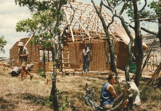 Building the first chalets at Mutinondo